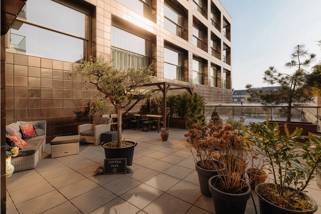 Uniek dubbel benedenhuis in Haparandadam , Amsterdam